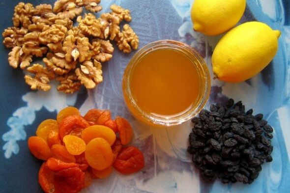 Le miel et les fruits secs sont des aliments sucrés qui augmentent l'activité sexuelle chez les hommes